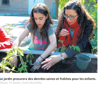 L’école Sainte‐Geneviève Ouest fait sa part en agriculture urbaine avec l’installation d’un potager dans un coin de sa cour qui a pour objectif d’initier les élèves à la protection de la nature.